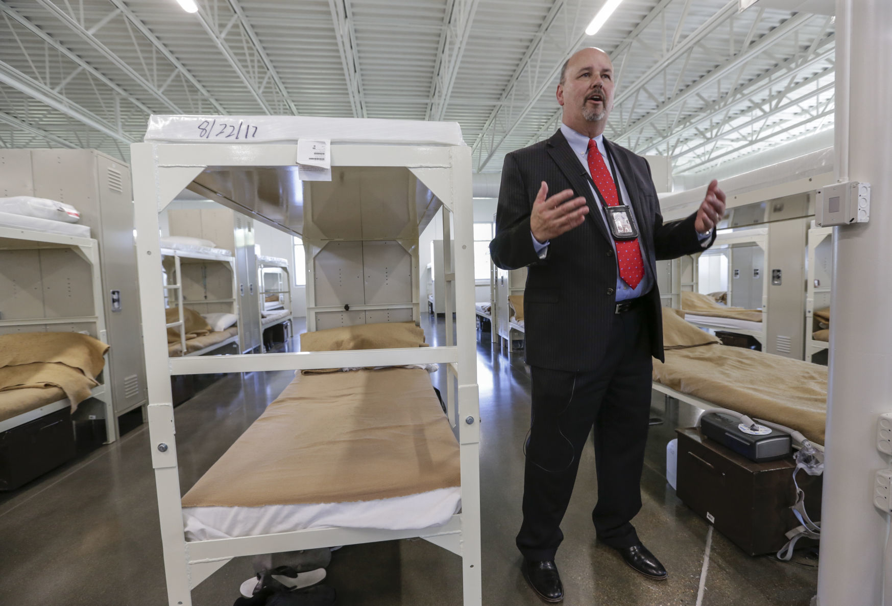 Frakes tour of Community Corrections Center-Lincoln, 2017